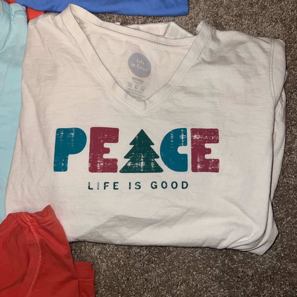 Lot of 8 Women’s Life Is Good Shirts V- Neck Size XL Summer Vibes Short Sleeve - Picture 2 of 10
